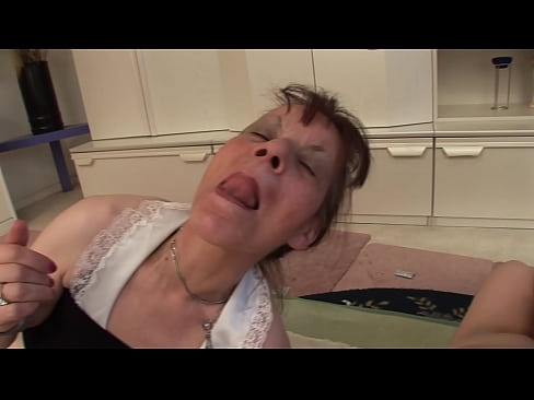 ❤️ Dve babičky a jeden dedko majú trojku Porno video na nás ﹏