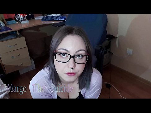 ❤️ Sexy dievča s okuliarmi hlboko fajčí vibrátor na kameru Porno video na nás ﹏